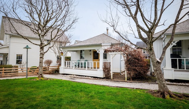 *New* Seabrook's Zinnias Cottage: Dog Friendly!