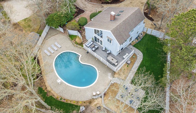 New Seabury Home w/golf course view. Salted heat pool & mins to the beach!