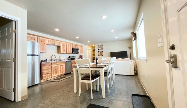 New secluded and peaceful 1 bedroom Alaska hideaway apartment.