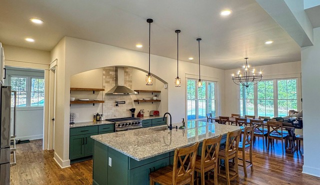 New! Secluded Farmhouse 14ppl