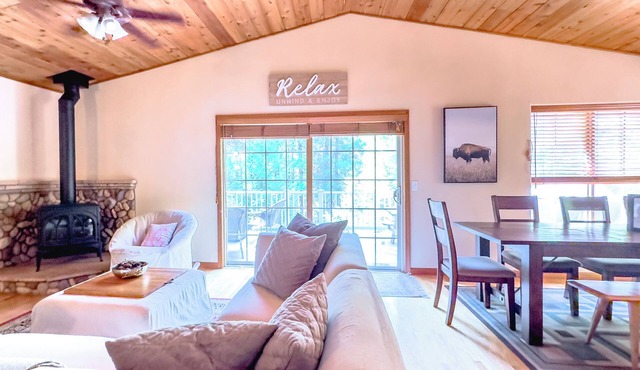 New! Secluded, forest, private hot tub, pet friendly, rivers, lakes, wineries