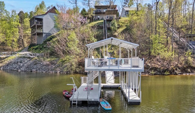 NEW Secluded Lakefront Home & Waterfall Cove
