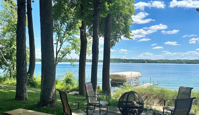 NEW! Serene lakeside cabin with crystal clear waters on Eagle Lake.