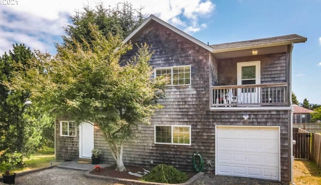 NEW! Serene Nehalem Home 2 Mi to Beach!