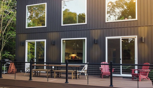 New! Silver Lake Modern House I HOT TUB-SAUNA-DISC GOLF-OUTDOOR SHOWER