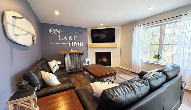 NEW Sinca Shores Lakefront Luxury 5BR - With Hot Tub & Fire Pit