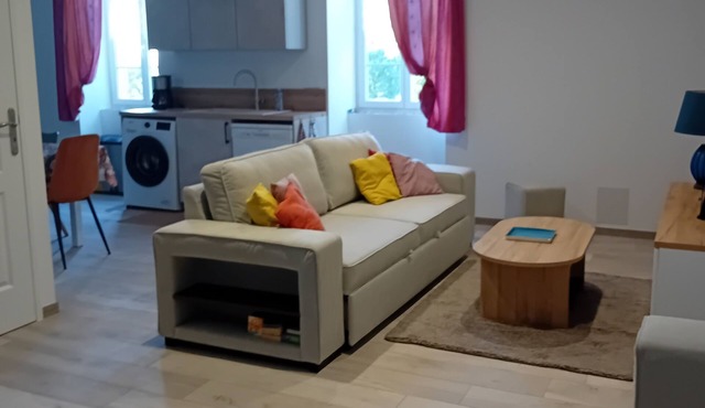 New, single-storey apartment in a Gers mansion with hillside views