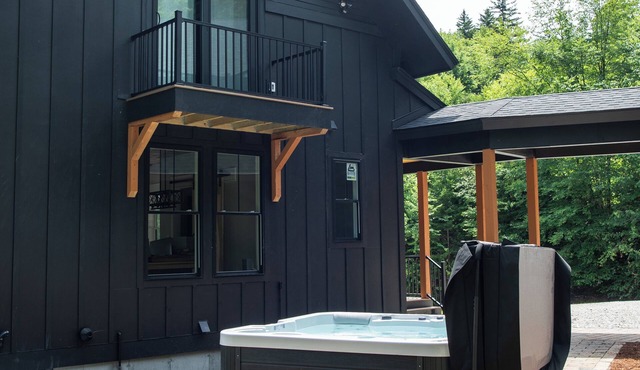 New Skye Ridge Lodge: 3 Bd, Hot Tub, Fireplace and AC!