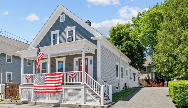 NEW - Sleeps 12, Fun Yard, Fire Pit Walk to Water!