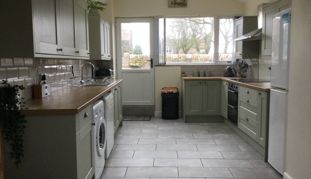 NEW Sleeps 8 or 10, Peak District, Nr Buxton