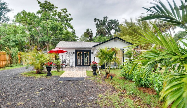 New Smyrna Beach Cottage ~ 1 Mi to Downtown!