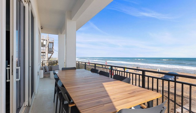 New Smyrna Modern Beach House 5 bedrooms, 3 bathrooms