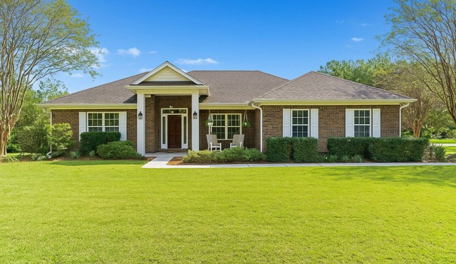 NEW - Southern Oaks Retreat - 4 Bedroom w/King Suite, Game Room & Massage Chair