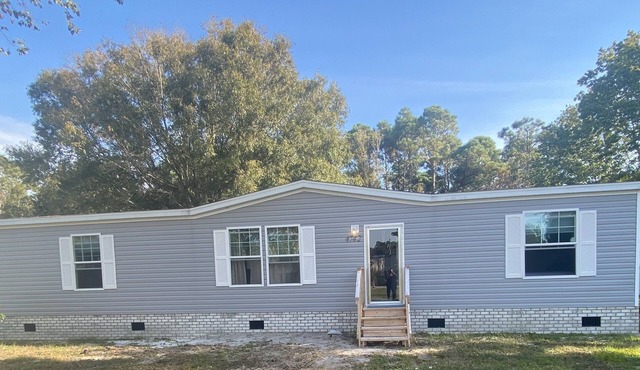 New Southport house 4 miles from beach and town.