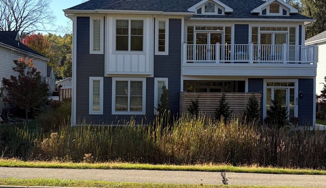 NEW Spacious 3-bedroom condo with in Fontana-on-Geneva Lake.