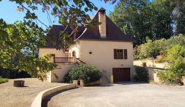 NEW SPACIOUS 4 BED/3 BATH HOUSE VAST PRIVATE GROUNDS 10 MIN DRIVE FROM MONTIGNAC