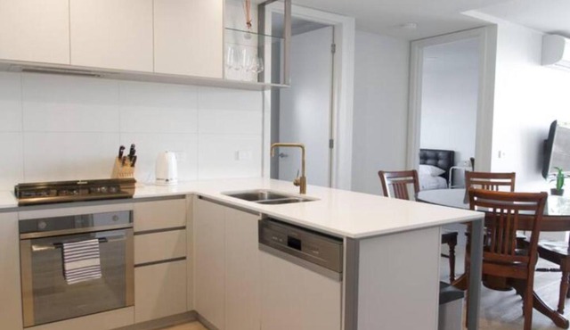 New Spacious 2 Bedroom With Gorgeous City Views