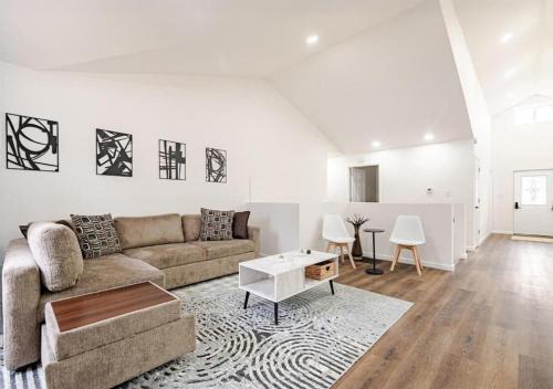 New Spacious 4 Bed 3 Bath Home Near St Louis St Charles