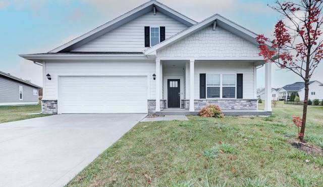 New Spacious 4-bedroom house in charming Ankeny with WiFi, AC-Prime Location