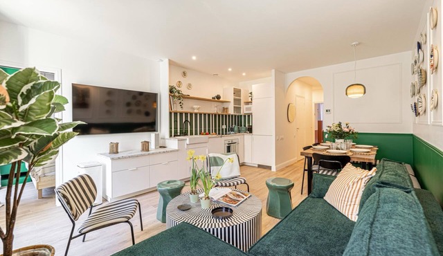 NEW! Spacious 4BR-3BTH, heart of Nice, AC, elevator