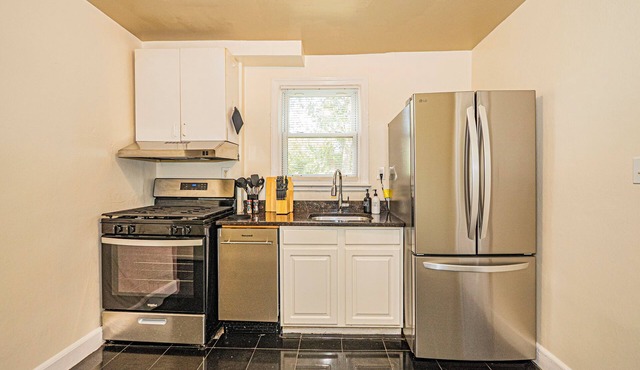 NEW Spacious 5-bedroom house in College Park near UMD!