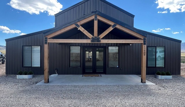 NEW Spacious 5-bedroom home at YUBA LAKE Family Reunion Fun! sleeps 20+