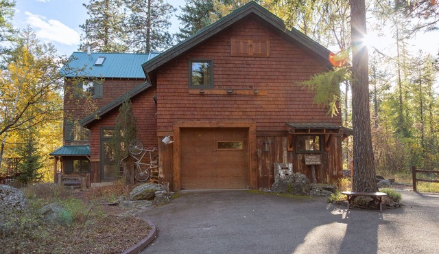 New! Spacious 5BR Forest Lodge | Picture Windows, Fireplaces, Game Room & Peaceful Montana Setting