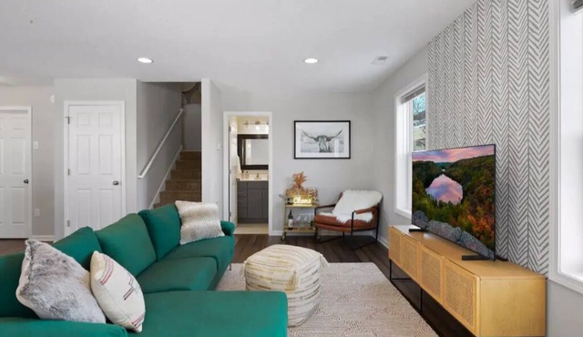 NEW Spacious Abode | Bright + Modern Uptown Home