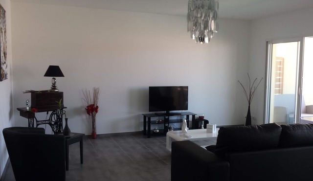 New spacious and bright apartment with private garage near sea / mountain