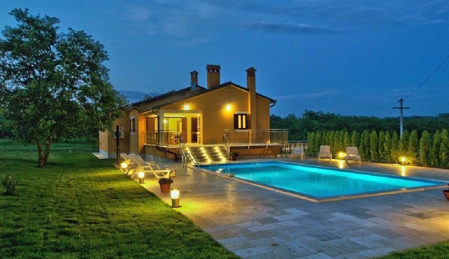 NEW! Spacious and luxurious apartment with private 50m2 pool!