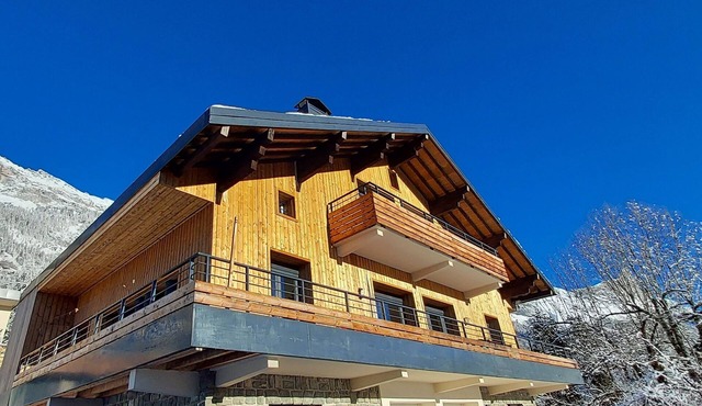 New Spacious Appart. Incredible view of Mt Blanc