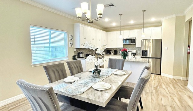 New Spacious Calm 5BR-Sleeps 10 Family Retreat by Chinatown Southwest Houston
