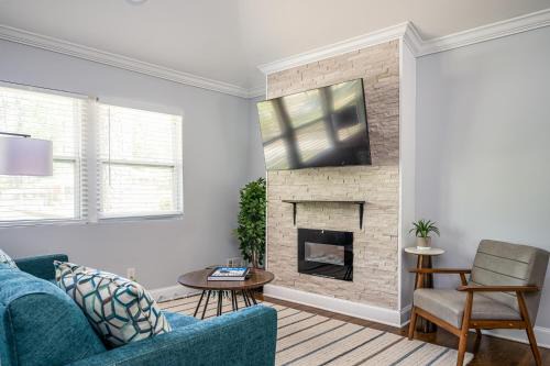 NEW Spacious Decatur Oasis w Fire Pit, Mins to ATL