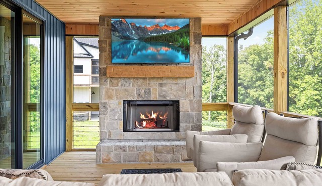 NEW! Spacious Getaway w/Games & Yard | Nolin Lake