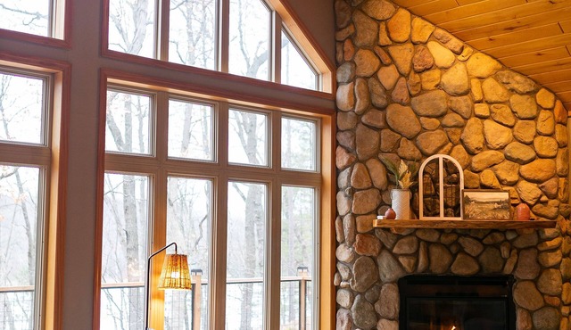 NEW Spacious Lake Chalet+Hot Tub