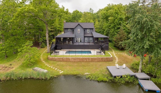 ~New~ Spacious Lake House/Mountain House w/Heated Pool & 2 Hot Tubs