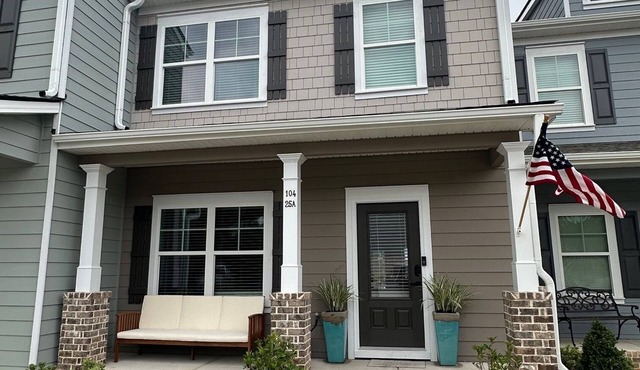 NEW Spacious Lake Oconee Townhome! Stunning views & 100's feet of waterfront!