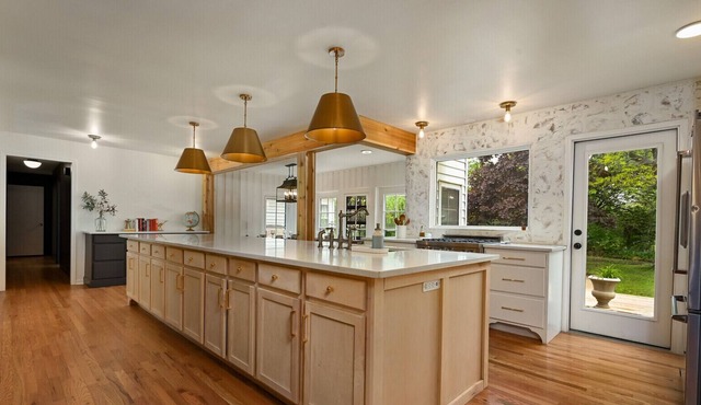 New!! SPACIOUS Luxury Estate on 4 Acres!