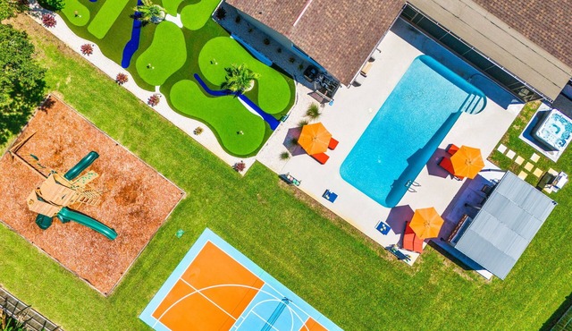 NEW & Spacious! Mini Golf, Heated Pool, Hot tub, Pickleball, B-Ball, Playground+
