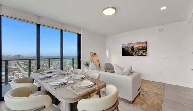 NEW Spacious Penthouse 3BR/2BA Condo w/Pool, Walk to Beach