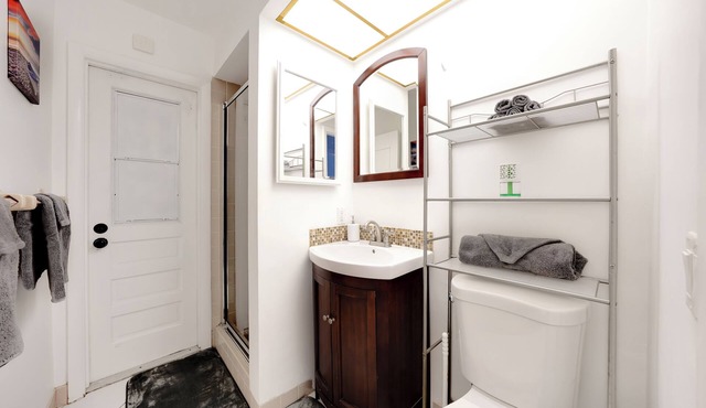 NEW! Spacious Retreat Heated Pool Central Spot