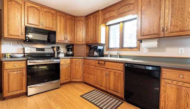 NEW Spacious Retreat In Beautiful Battle Lake – Pet Friendly With Large Yard!