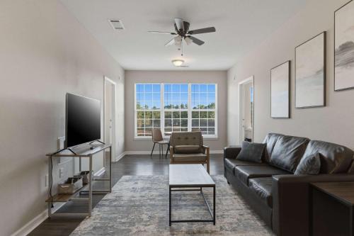 New Spacious Stay Close to UNC-P with Gym & Pool