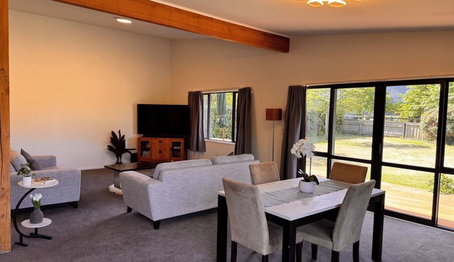 New, Spacious, Sunny, Modern w/Mountain Views. Woodbank Retreat Hanmer Springsn