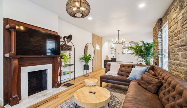 NEW spacious unit in the OSU Campus District,Walk to Expo Cntr, 6 Beds-Sleeps 10