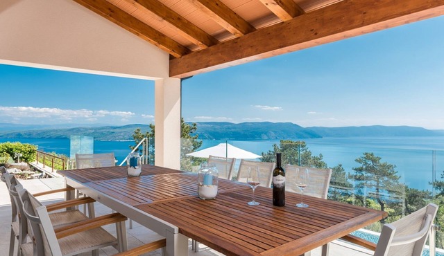 New ! Spacious year-round luxurious villa with stunning sea views!