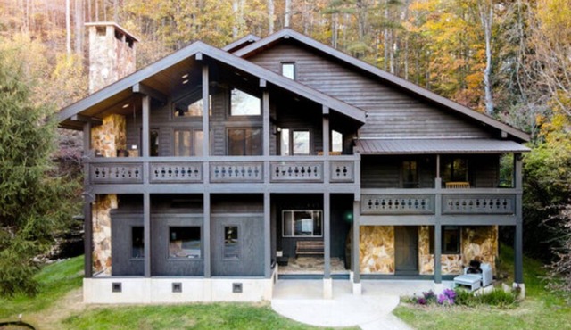 NEW! Spectacular Private Retreat - 4bed/4bath Chalet