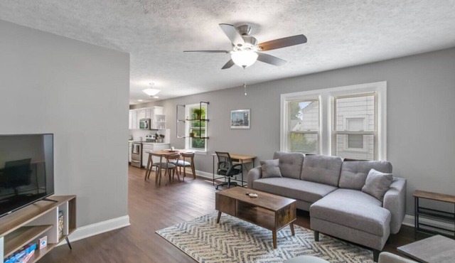 NEW Speedway ? Relaxation! (3BR/2BA, sleeps 7)