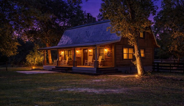 New! Springs Cabin w. Private 5 Acres + Fire Pit Close to Florida Springs
