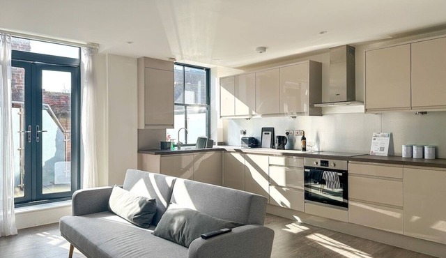 NEW St James City Centre Modern Apartment